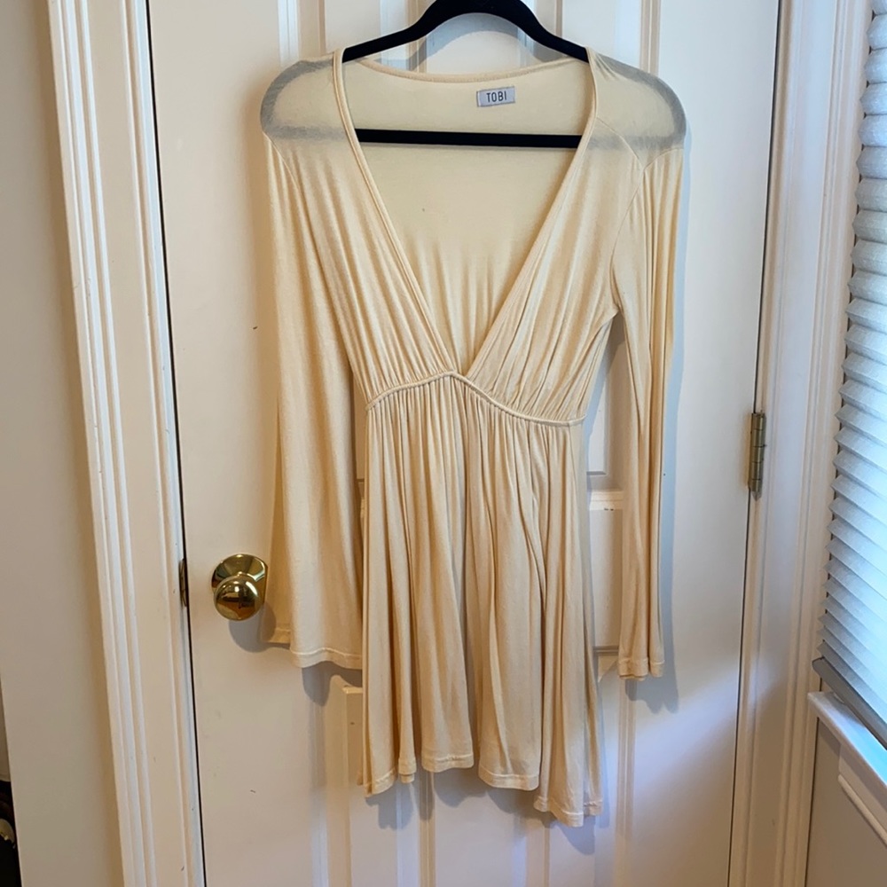 Tobi deep v long sleeve dress in cream. Size small
